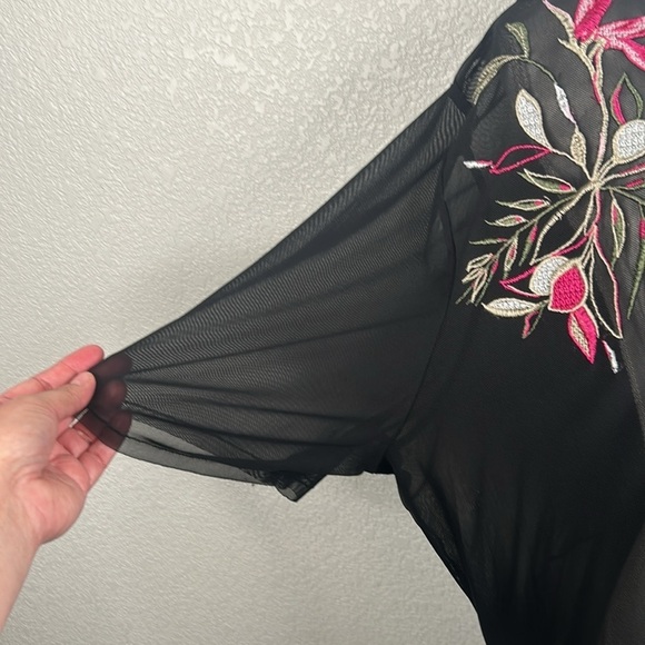 Lane Bryant Black Sheer Floral Boho Embroidered Short Sleeve Top Size 22/24 - Picture 3 of 6